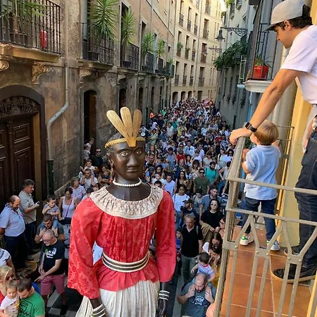 Frente A La Catedral Pamplona