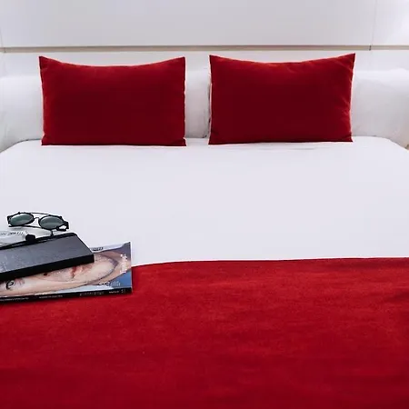Pompaelo Urban Hotel 4*
