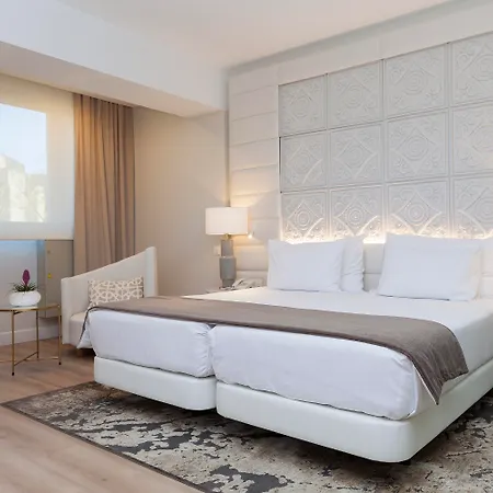 Tres Reyes Hotel 4*