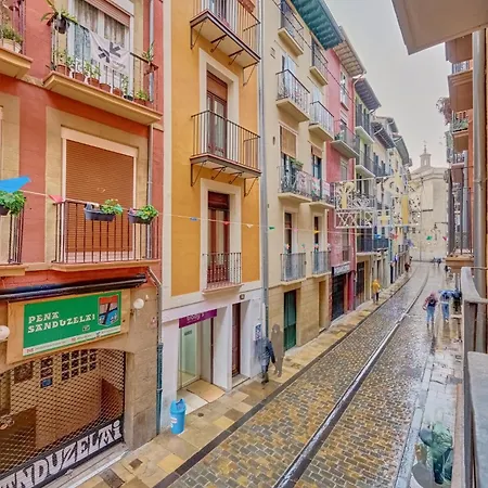 La Casa De Cuadros By Clabao *