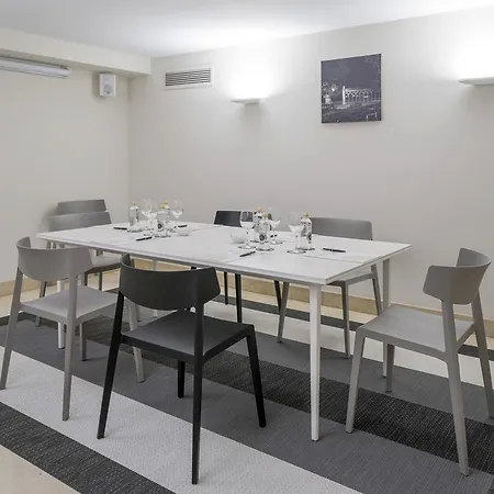 Blanca De Navarra Hotel 4*