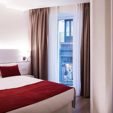 Hotel Pompaelo Plaza Del Ayuntamiento & 4*