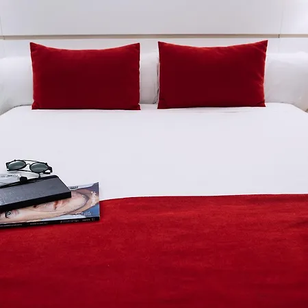 Hotel Pompaelo Plaza Del Ayuntamiento & 4*