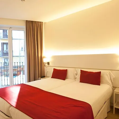 Hotel Pompaelo Plaza Del Ayuntamiento & 4*