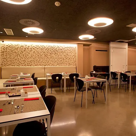 Hotel Pompaelo Plaza Del Ayuntamiento & 4*