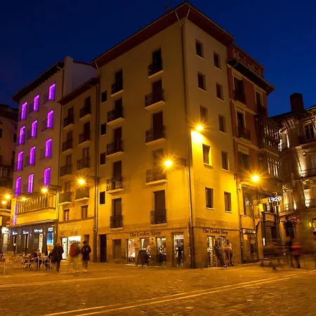 Pompaelo Plaza Del Ayuntamiento & Hotel