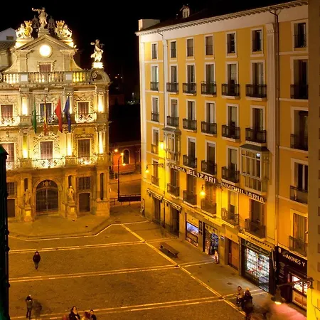 Hotel Pompaelo Plaza Del Ayuntamiento & 4*