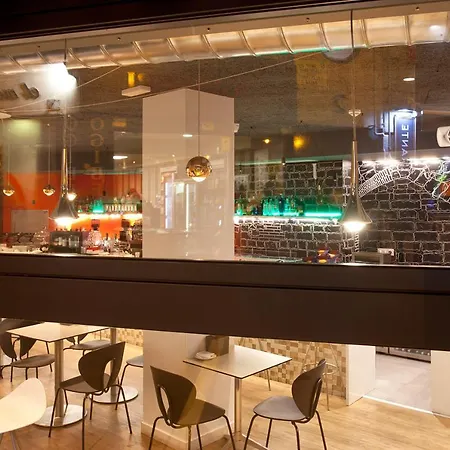 Hotel Pompaelo Plaza Del Ayuntamiento & 4*