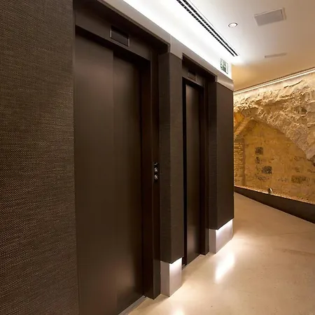 Hotel Pompaelo Plaza Del Ayuntamiento & 4*
