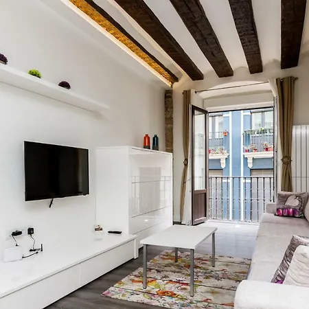 Welcoming Old Town Apartment *