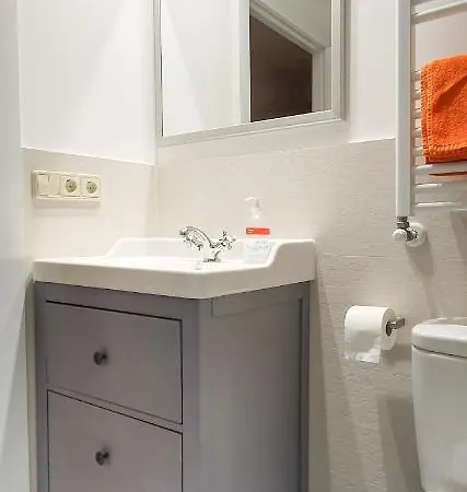 At Compania 100 M2 2 Wc Apartment