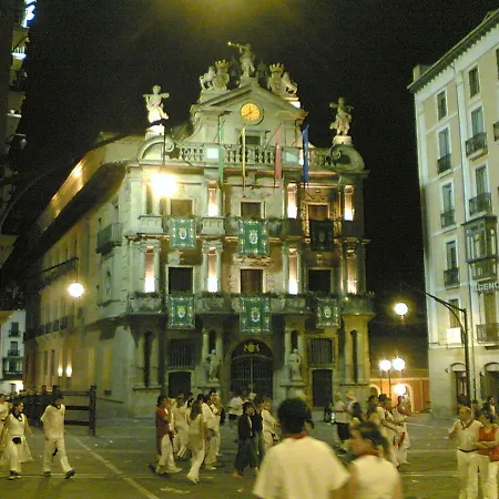 Calle Ansoleaga A 100 Mts Del Ayuntamiento * Pamplona