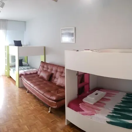 Pamplonabeds Guest house 2*