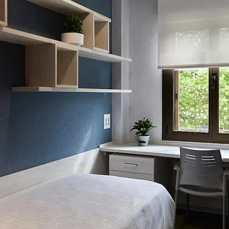 Residencia Larraona Hostel *
