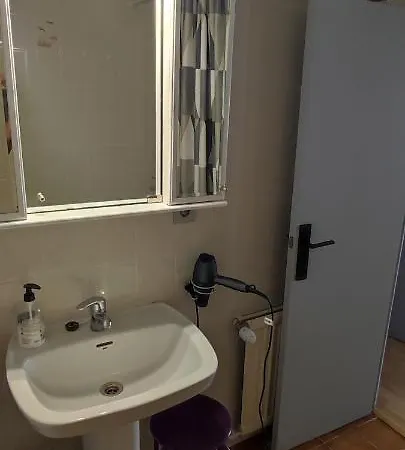 En Zona Centrica Y Tranquila. Apartment *