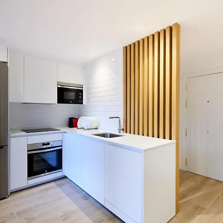 Apartamento En Clinica Universitaria Y Hospitales *