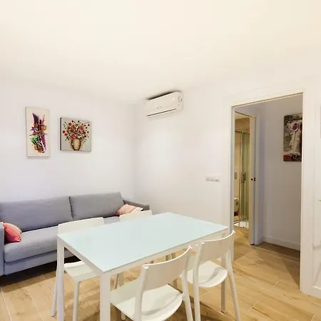 Apartamento En Clinica Universitaria Y Hospitales Apartment *