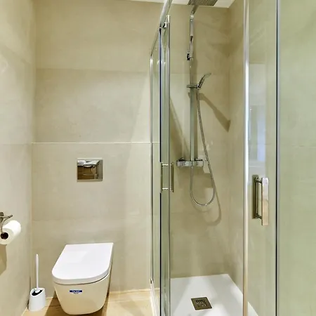 Apartamento En Clinica Universitaria Y Hospitales *