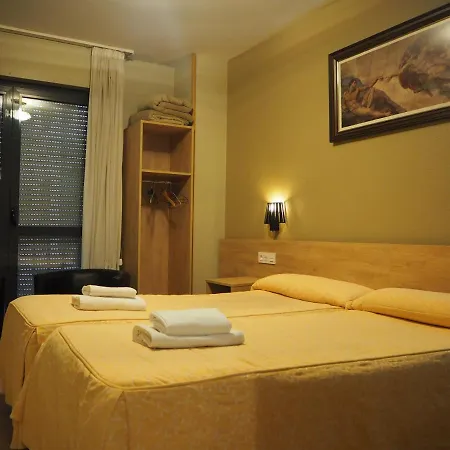 Acella Pensión 5*