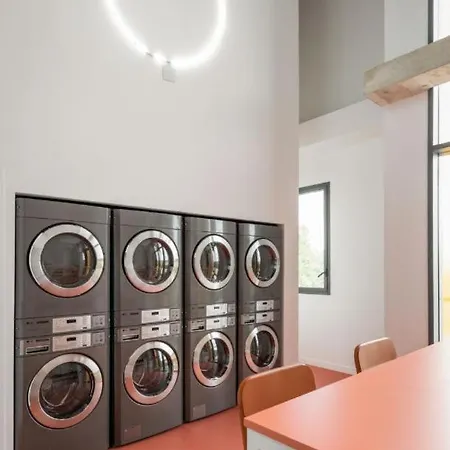 Estudios Y Modernas En Pamplona, Sk *