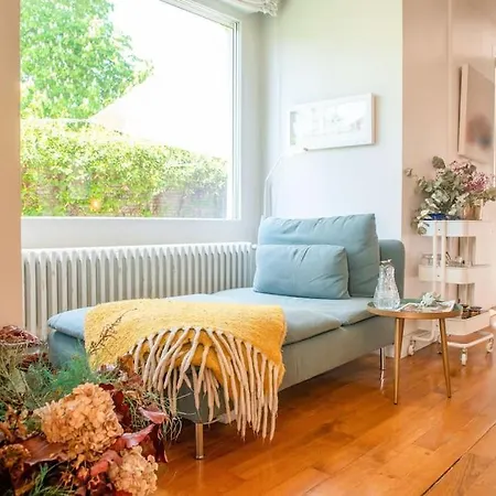 Villa Con Piscina Privada En El Centro De