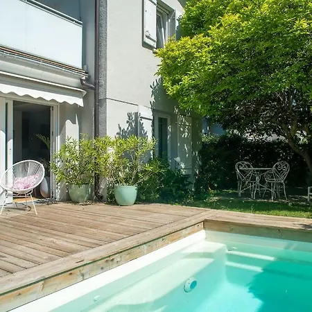 Villa Con Piscina Privada En El Centro De Pamplona