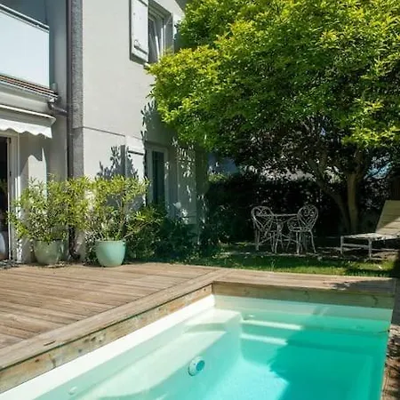 Con Piscina Privada En El Centro De * Pamplona