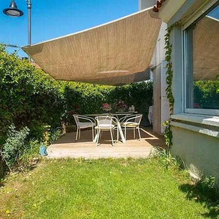 Villa Con Piscina Privada En El Centro De Pamplona