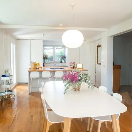 Villa Con Piscina Privada En El Centro De Pamplona