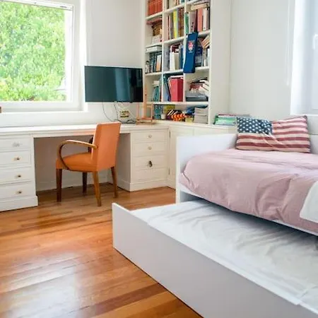 Villa Con Piscina Privada En El Centro De Pamplona