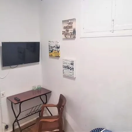 En Centro De Ciudad Con Bano Compartido