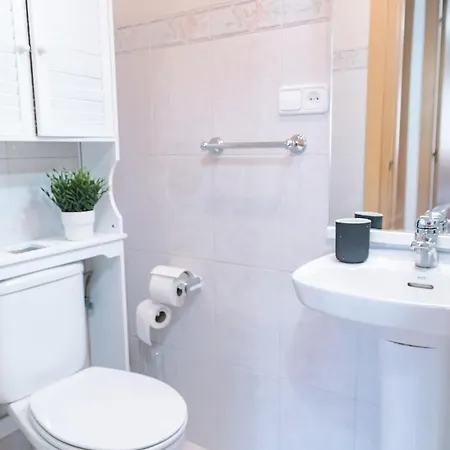 Adaptado Y Comodo En Iturrama Apartment