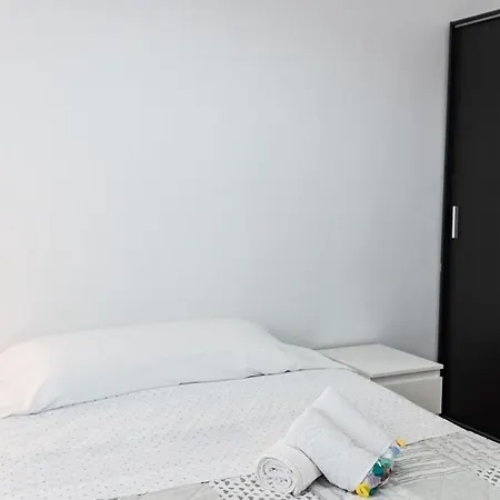 Adaptado Y Comodo En Iturrama Apartment