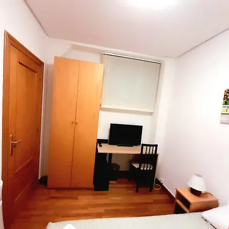 Centrica En Habitación en casa particular Pamplona