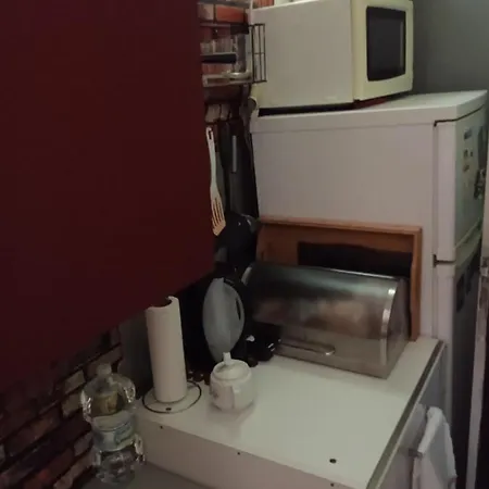Bajera-loft No Comfortable Con La Verja En La Entrada,,no Lujosa,vieja,sin Reforma, Con Cedula De Habitabilidad Preparada Para Alojamiento No No Hostal No Apartamento El Precio Coincide Con Calidad Y Calificaciones Trato Familiar,como En Tu Cas *