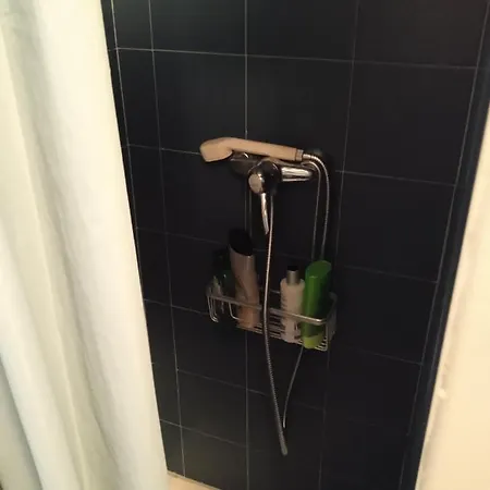 Bajera-loft No Comfortable Con La Verja En La Entrada,,no Lujosa,vieja,sin Reforma, Con Cedula De Habitabilidad Preparada Para Alojamiento No No Hostal No Apartamento El Precio Coincide Con Calidad Y Calificaciones Trato Familiar,como En Tu Cas Apartment