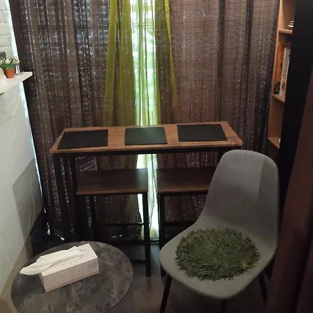 Bajera-loft No Comfortable Con La Verja En La Entrada,,no Lujosa,vieja,sin Reforma, Con Cedula De Habitabilidad Preparada Para Alojamiento No No Hostal No Apartamento El Precio Coincide Con Calidad Y Calificaciones Trato Familiar,como En Tu Cas *