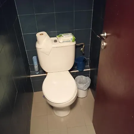 Apartment Bajera-loft No Comfortable Con La Verja En La Entrada,,no Lujosa,vieja,sin Reforma, Con Cedula De Habitabilidad Preparada Para Alojamiento No No Hostal No Apartamento El Precio Coincide Con Calidad Y Calificaciones Trato Familiar,como En Tu Cas