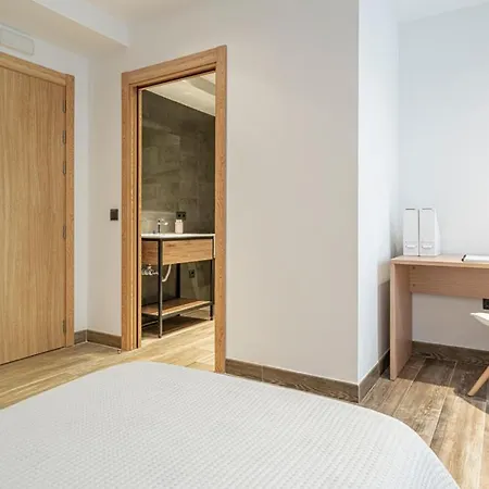 Ronces Hotel *