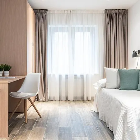 Hotel Met *