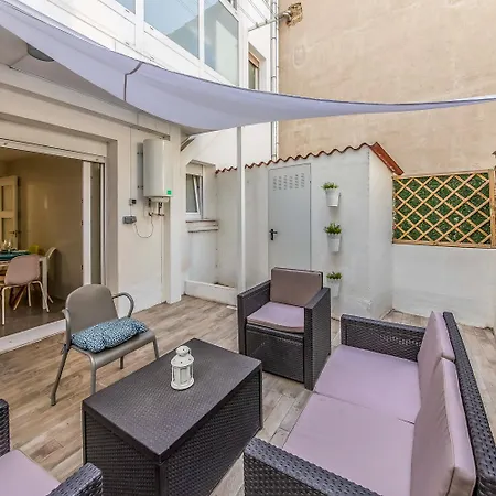 Con Terraza Apartment *
