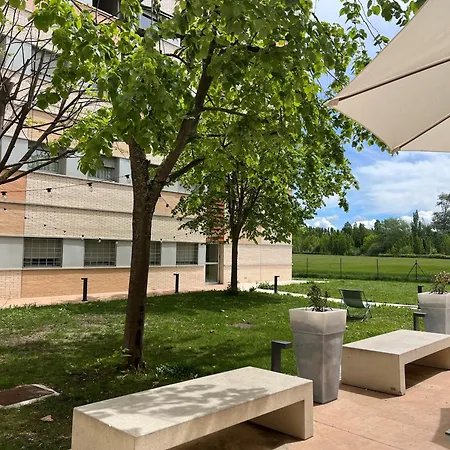 Residencia Universitaria Resa Abedules * Pamplona