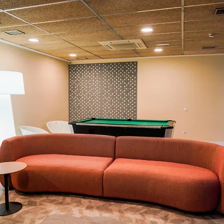 Residencia Universitaria Resa Abedules Apartment *