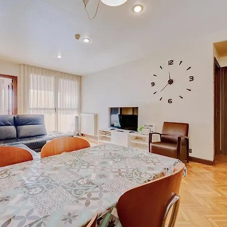 Mendebaldea Hospitales Premium Apartamento Pamplona