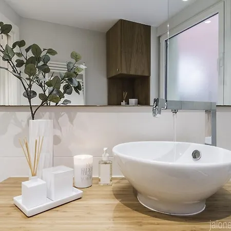 Center Apartment *