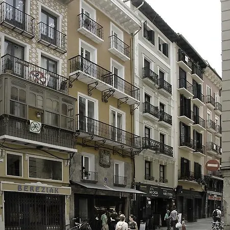 Apartamentos Pamplona Hotel 2*